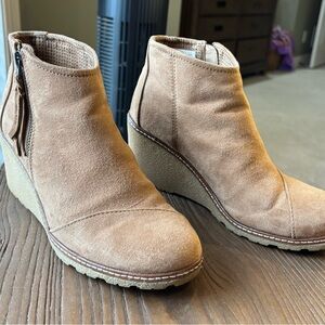Toms Light Brown Suede Wedge Booties